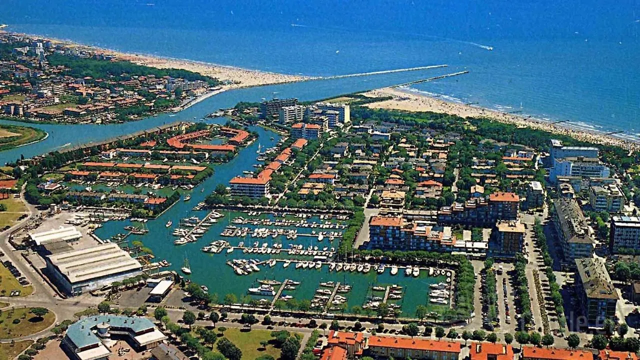Apartment Perfect Located Residence Near The Beach With Pool Porto Santa Margherita di Caorle